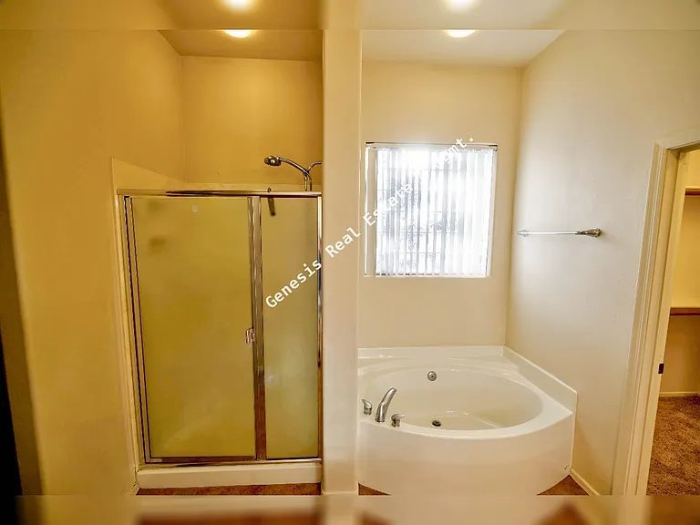 770 W Grantham St — Photo 17
