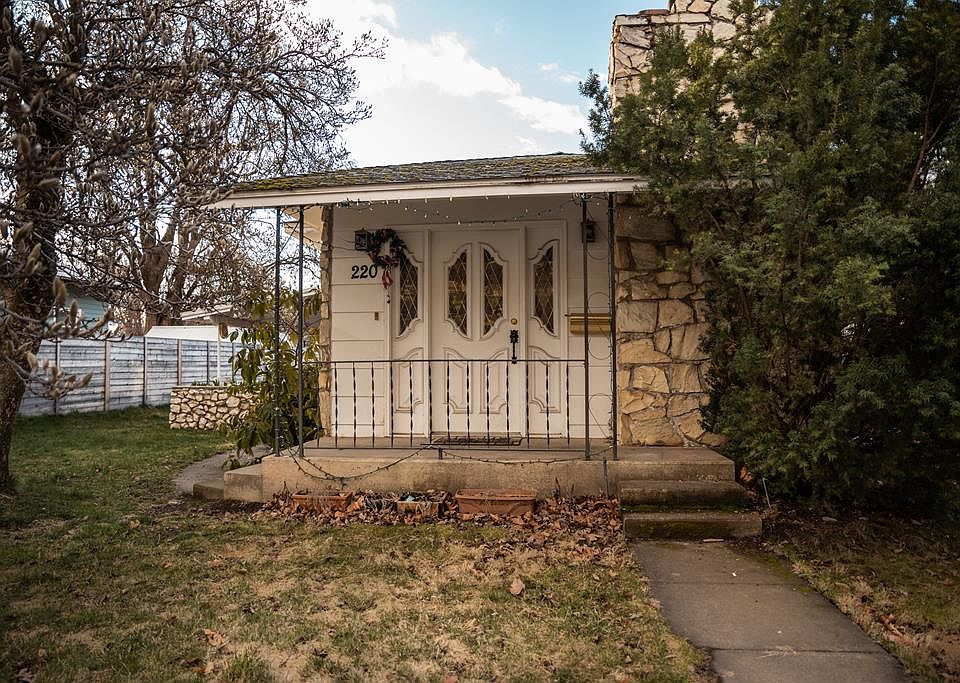 1st image of 220 E Dayton Ave