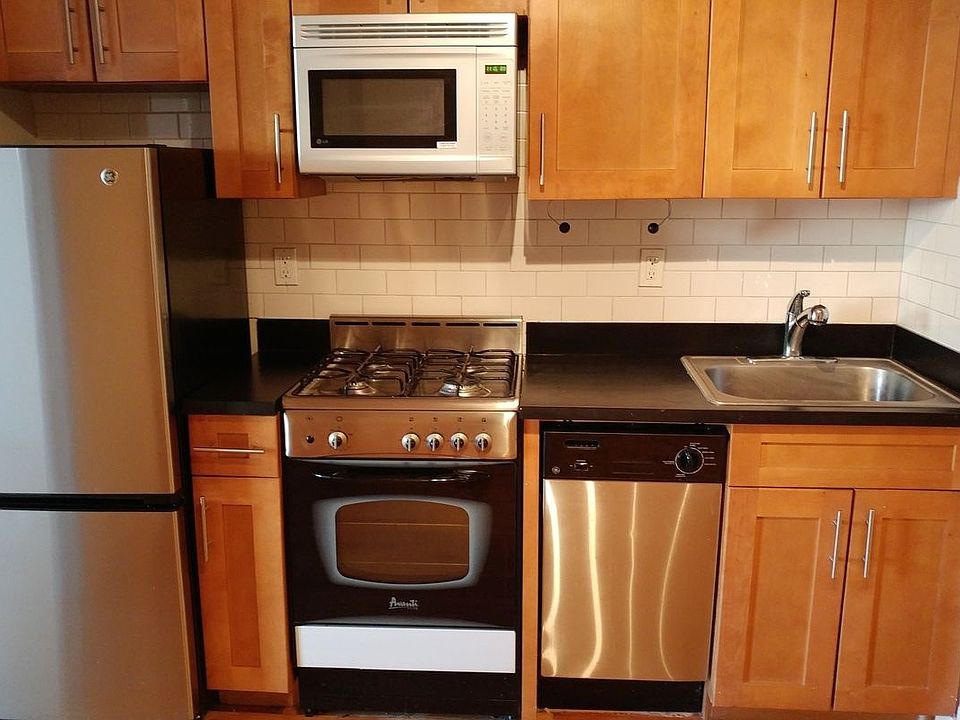 2nd image of 230 E 80th St APT 4A