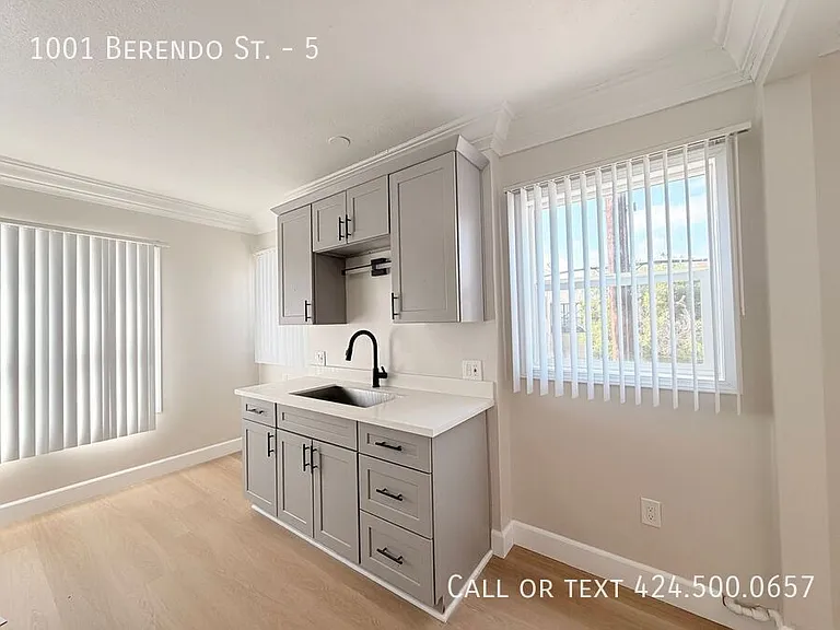 1001 N Berendo St #5 — Photo 4