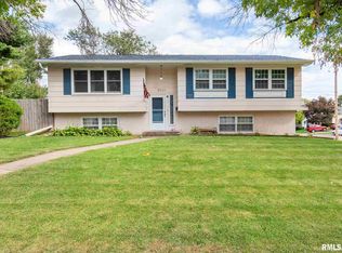 3605 N Thornwood Ave, Davenport, IA 52806