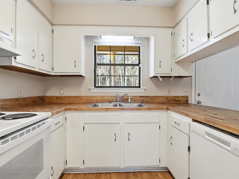 907 Ash Street Ext #B — Photo 14