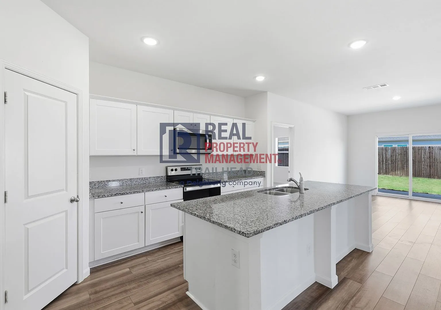Modern 4-Bedroom Home in McPherson Village Near Chisholm Trail Parkway — Photo 4