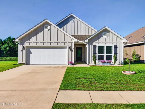 7741 Coral Ln, Ocean Springs, MS 39564