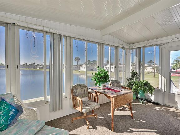 4th image of 707 49th A Avenue Dr E