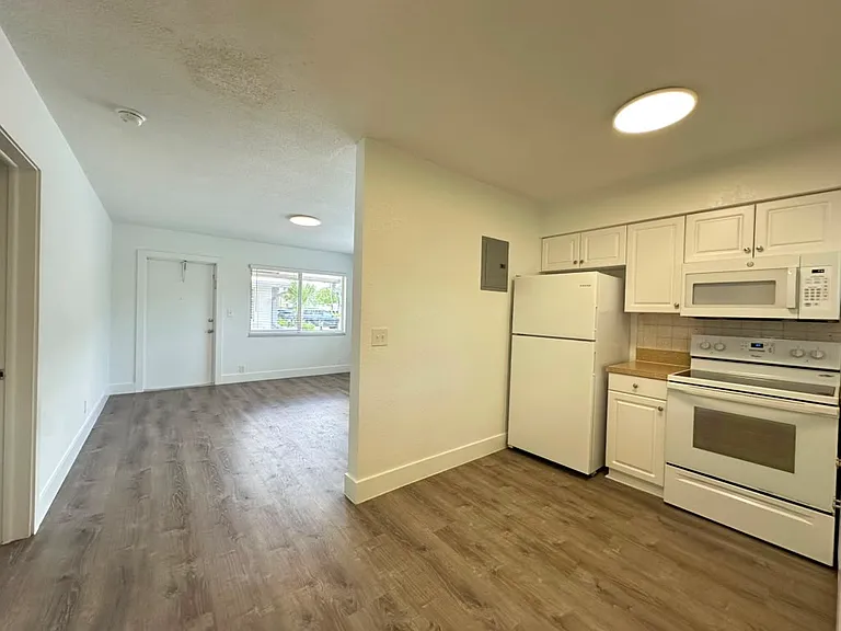 840 NE 17th Ter #9 — Photo 19