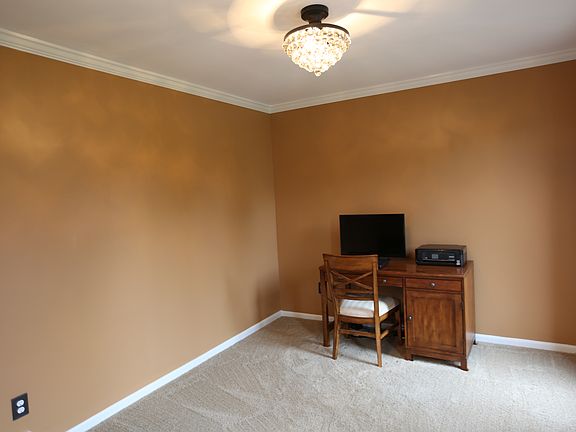 5th image of 9817 Tamarack Trl