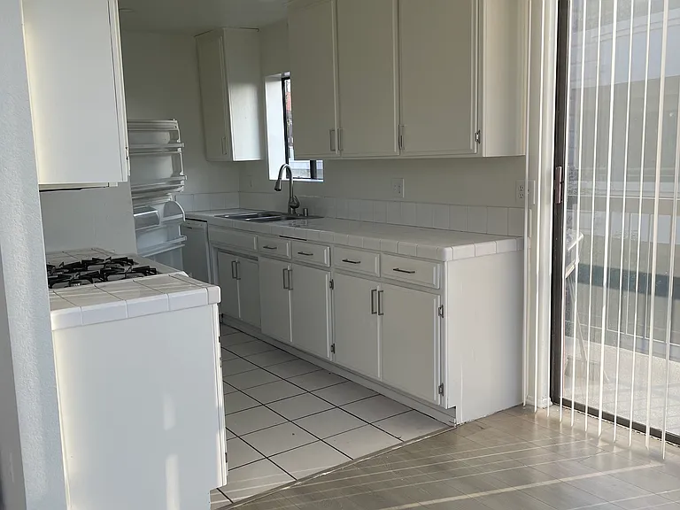 10715 Missouri Ave #304 — Photo 7