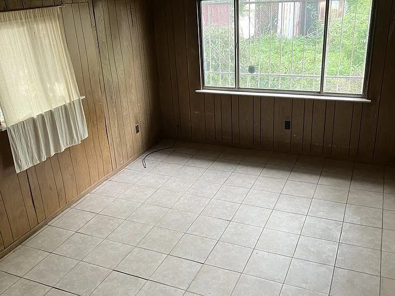5855 Pershing Ave — Photo 11
