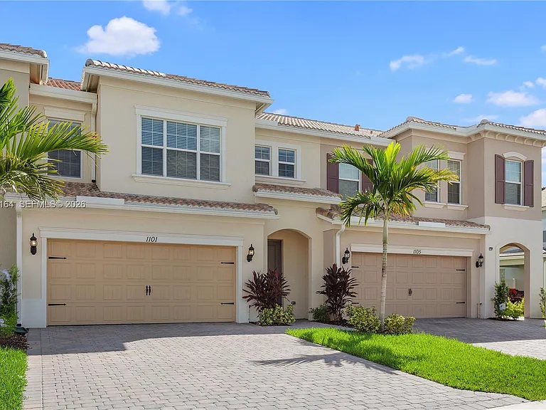 1101 Banyan Dr — Photo 1