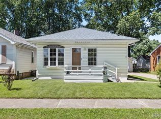 120 E 4th St, Roxana, IL 62084