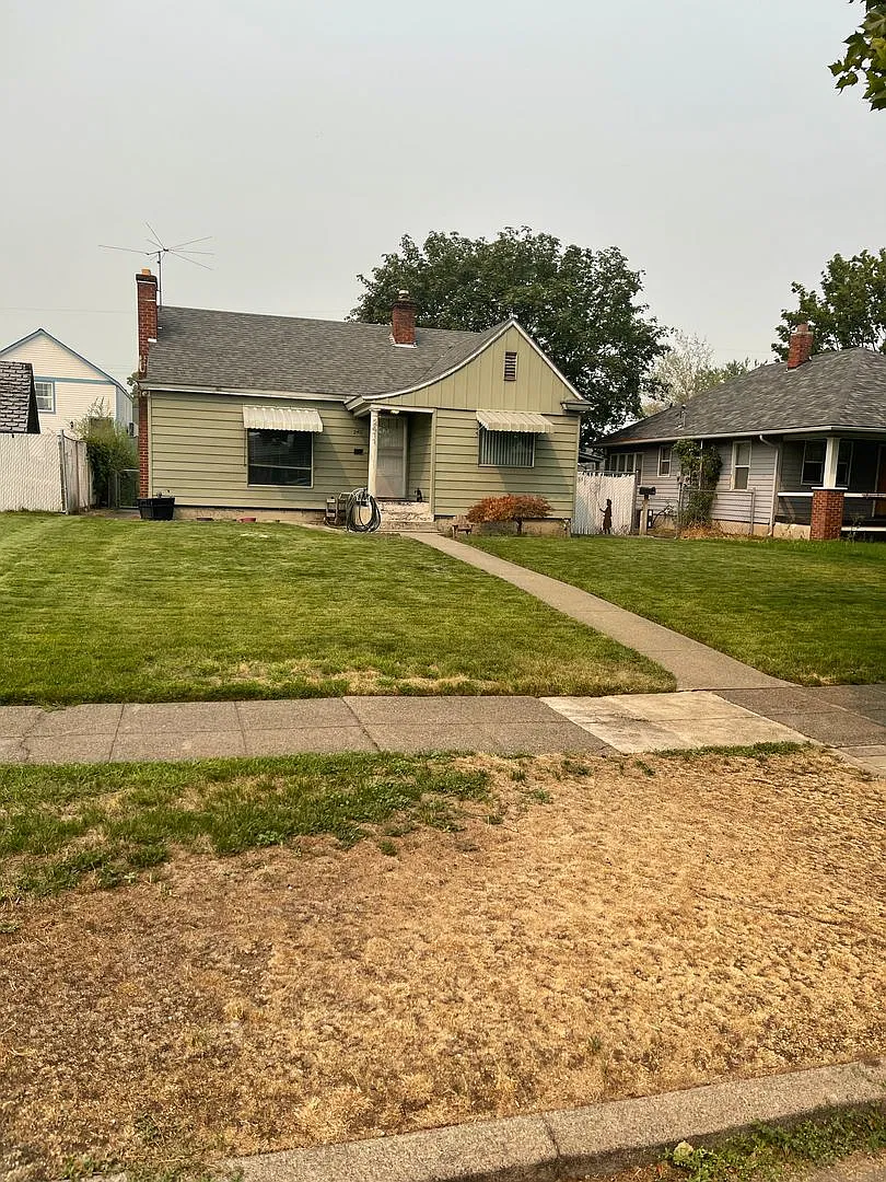 Adorable 2 bedroom 1 bath Bungalow — Photo 1