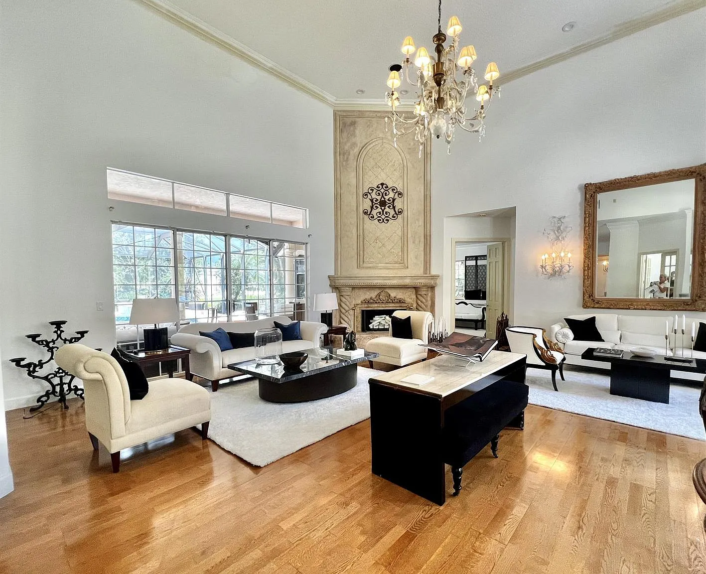 5 bed, 6500 sqft, $30,000 — Photo 2