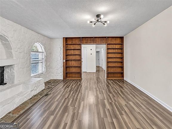 3rd image of 611 Navarre Dr