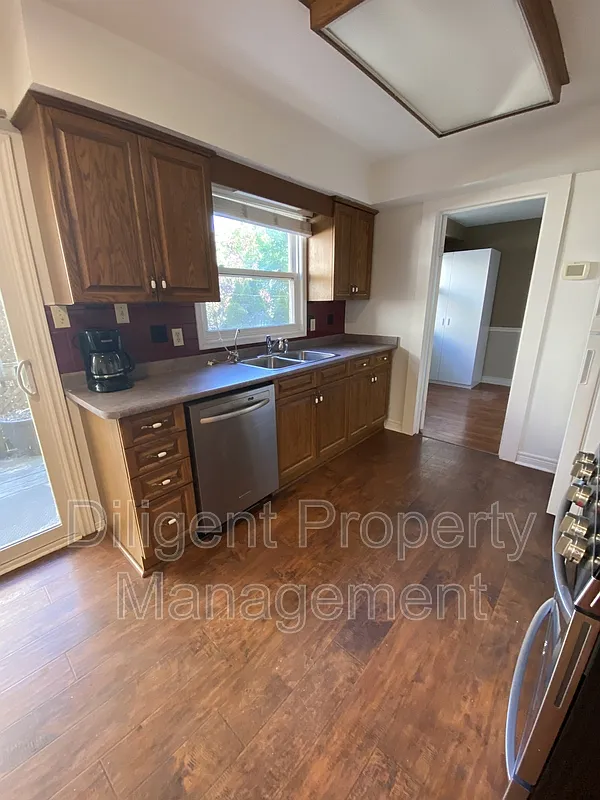 2 bed, 2.0 bath, $700 — Photo 3
