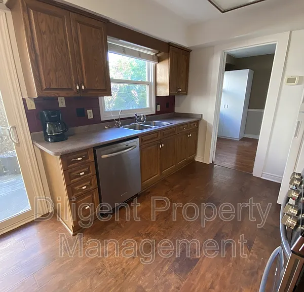 1103 Huntington Cir #PROPERTY — Photo 3