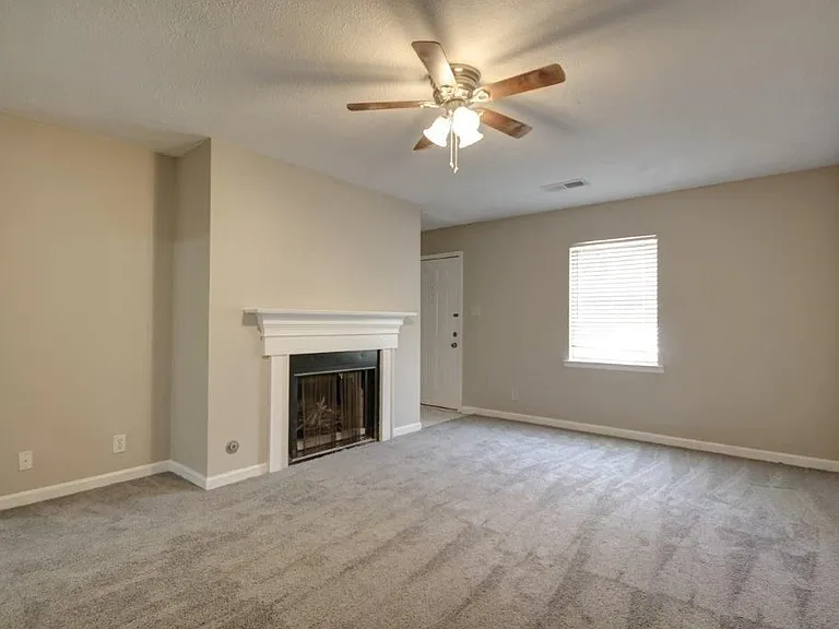 925 Westland Dr — Photo 2