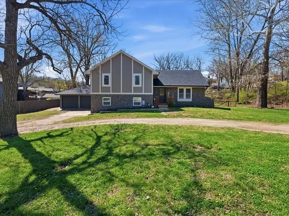 13331 Metropolitan Ave, Bonner Springs, KS 66012