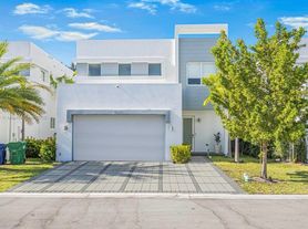 10373 NW 68th Ter
