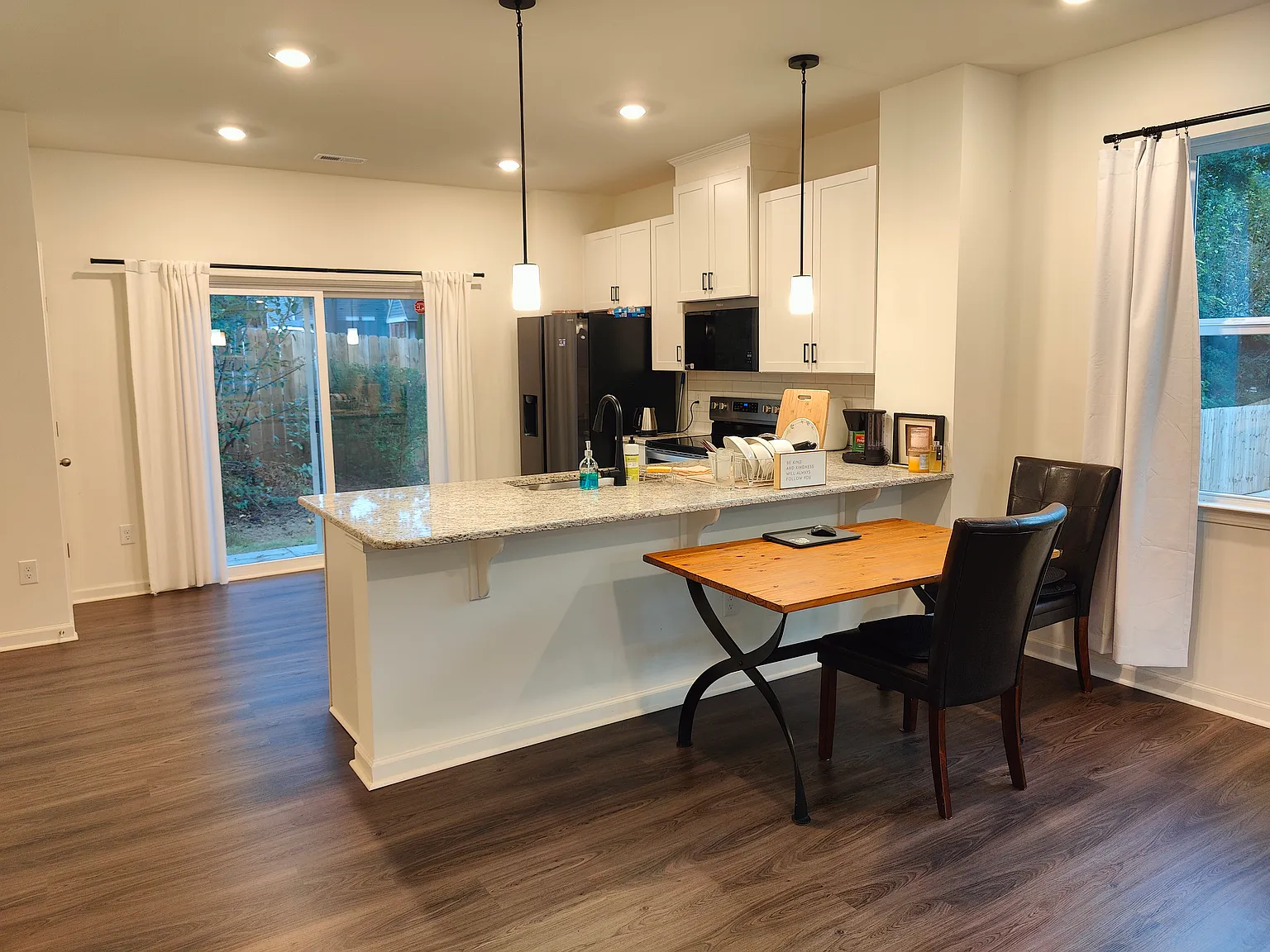 3 bed, 2.5 bath, 1330 sqft, $800 — Photo 3