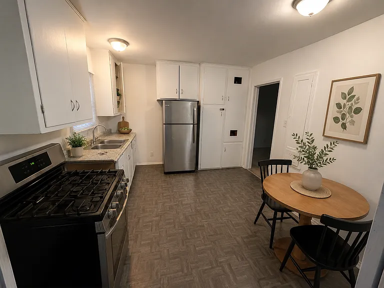 537 W Colden Ave — Photo 3