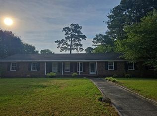 2211 Tanglewood Dr, Kinston, NC 28504