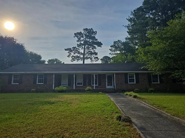 2211 Tanglewood Dr, Kinston, NC 28504