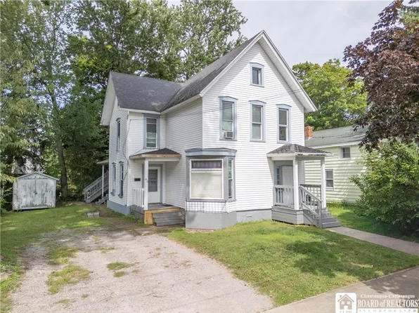 82 Eagle St, Fredonia, NY 14063