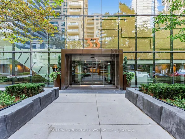 33 Charles St E #1406, Toronto, ON M4Y 0A2