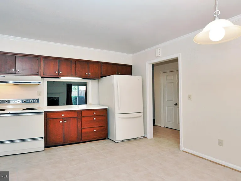 4847 Sangamore Rd #24 — Photo 9