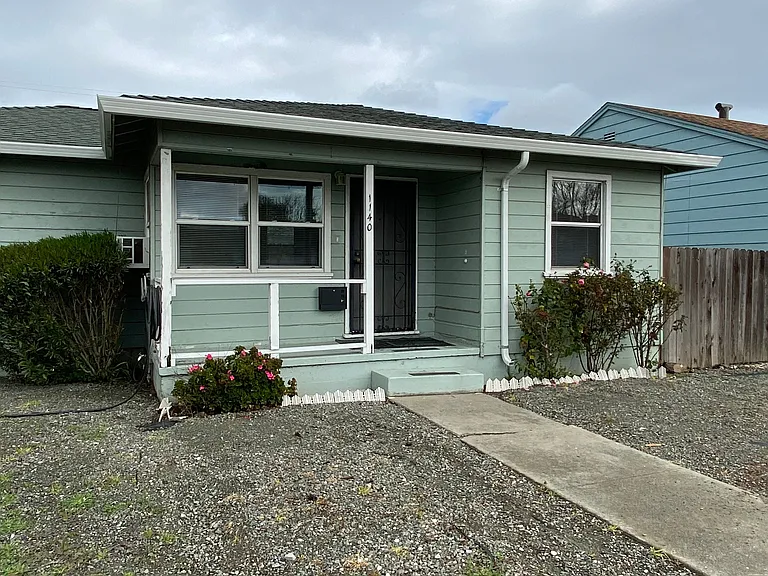 1140 Broadway St — Photo 2