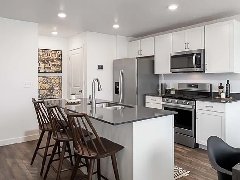306 N 380 W — Photo 4