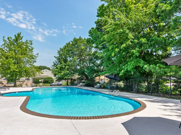 Mercury West Apartments