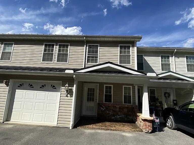 65 Woods Edge Rd #4 — Photo 1