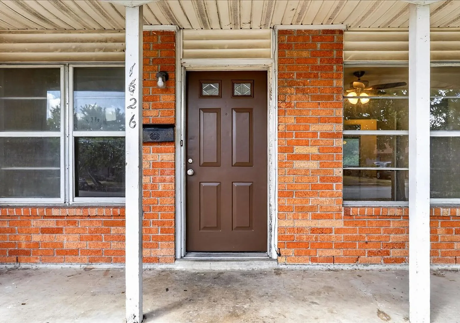 1626 Bois D Arc - 4/bedroom 2/bathroom - $1695/month — Photo 2
