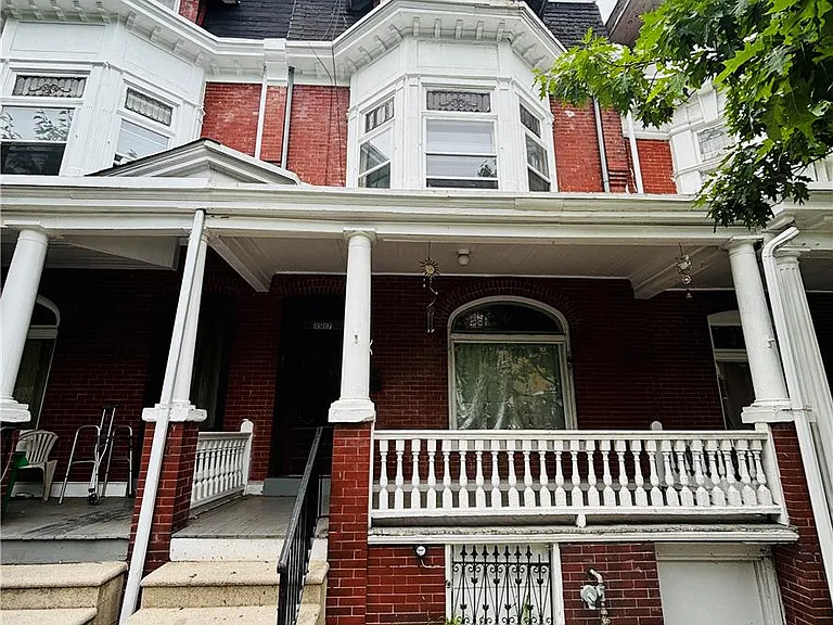 1517 W Turner St — Photo 1