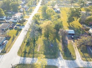 800 Clear Lake Rd, Highlands, TX 77562