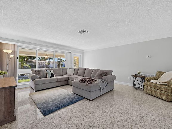 3rd image of 430 SE 6TH Terrace