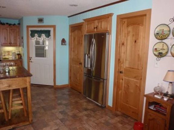 Kitchen w/Pantry