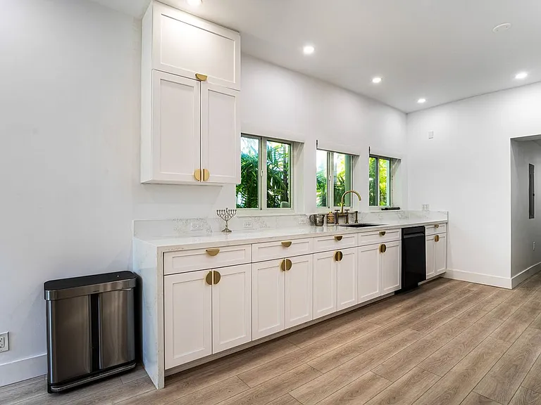 8866 Carlyle Ave — Photo 6
