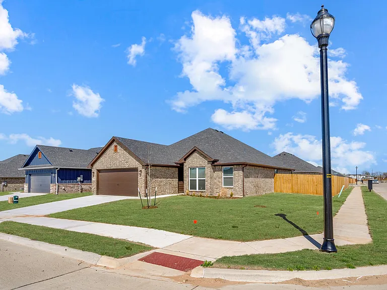 2801 Tulip Dr — Photo 7