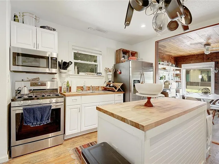 209 E Live Oak St #A — Photo 9