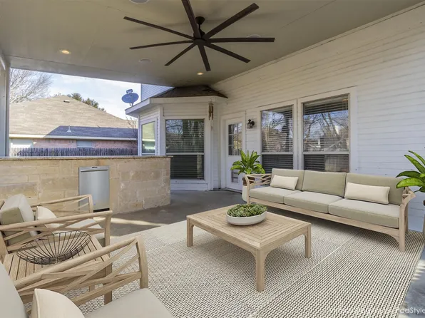 200 Vines Dr, Cedar Hill, TX 75104