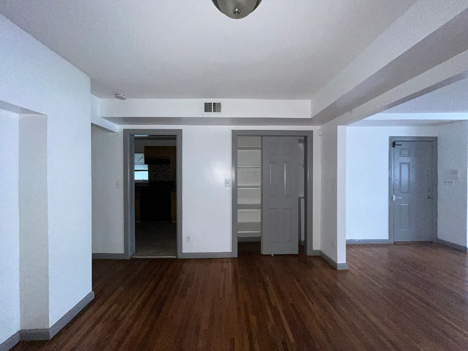 3 bed, 2.5 bath, 1400 sqft, $2,800 — Photo 4