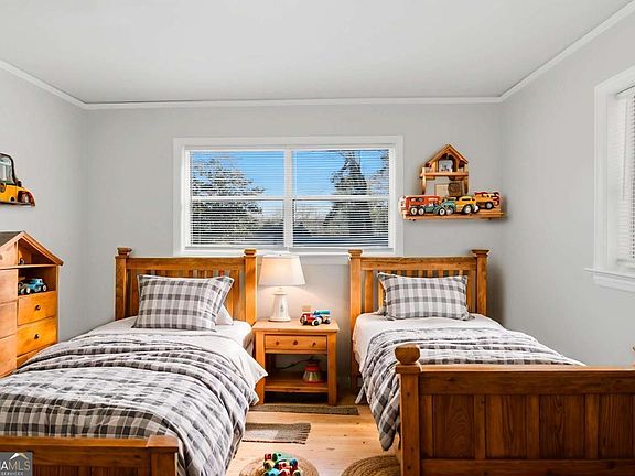 4th image of 3614 Ingledale Dr SW