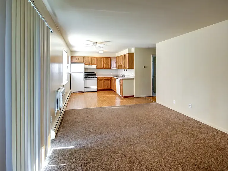 Fairfield Arms Apartments — Photo 11