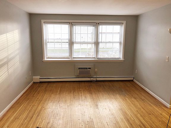 Light Filled room freshly painted in light gray, New white blinds