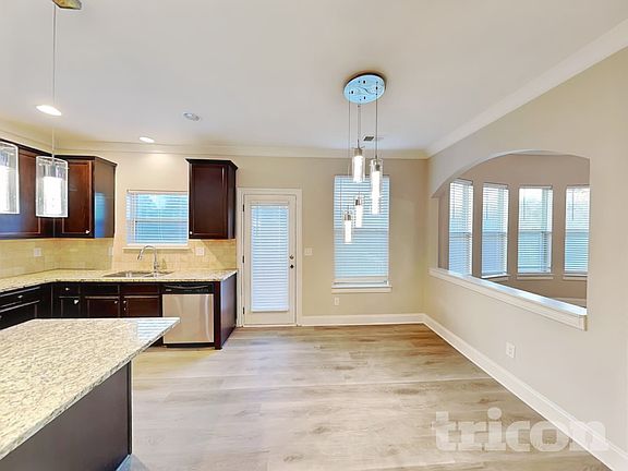 5th image of 544 Georgia Cir