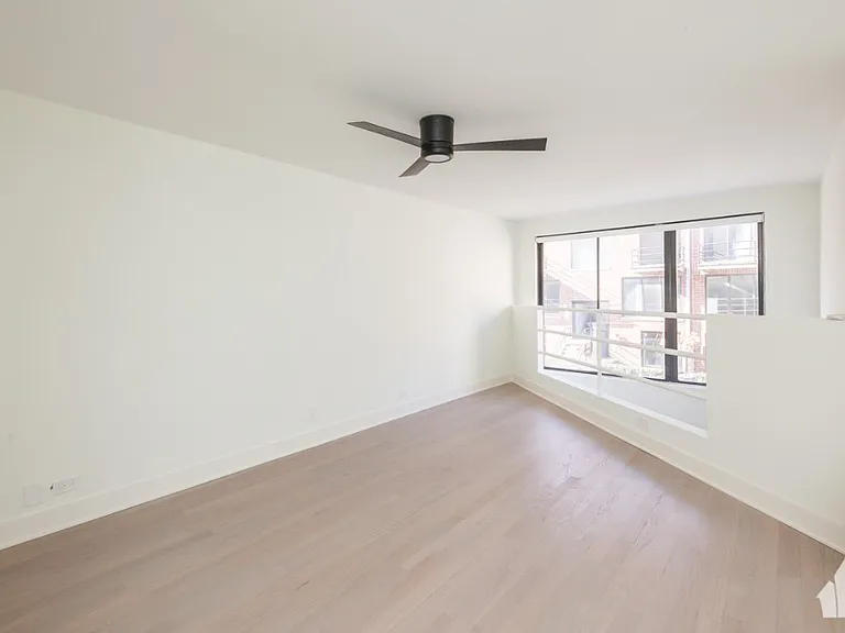 952 W Grace St #202 — Photo 7