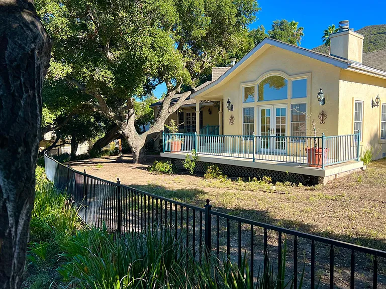 393 Rudolph Dr — Photo 2